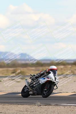 media/Nov-16-2025-Race Pace (Sun) [[8c5fa54630]]/Non Verified Riders (1st 20 Minutes)/5-Turn 15 (110pm)/